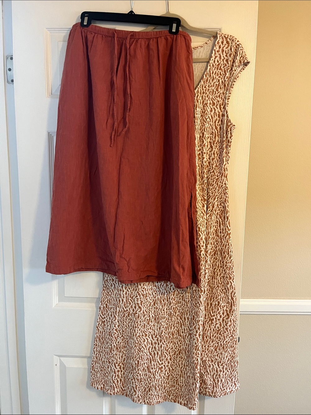 Bundke: Midi skirt and Old Navy Beige and Cream Printed Midi Dress